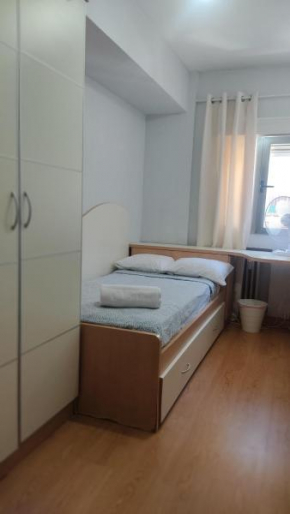 Habitacion Individual con baño y cocina compartida
